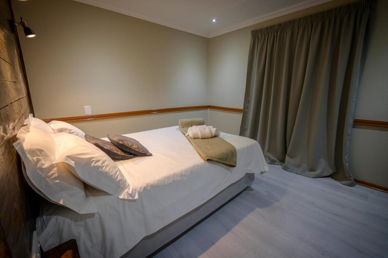 Bains Lodge Bloemfontein Extérieur photo