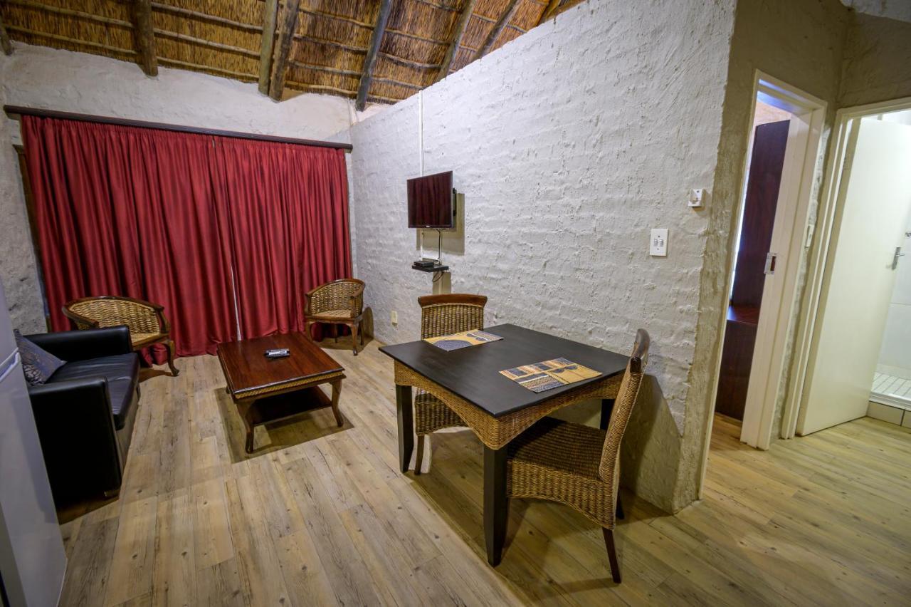 Bains Lodge Bloemfontein Extérieur photo