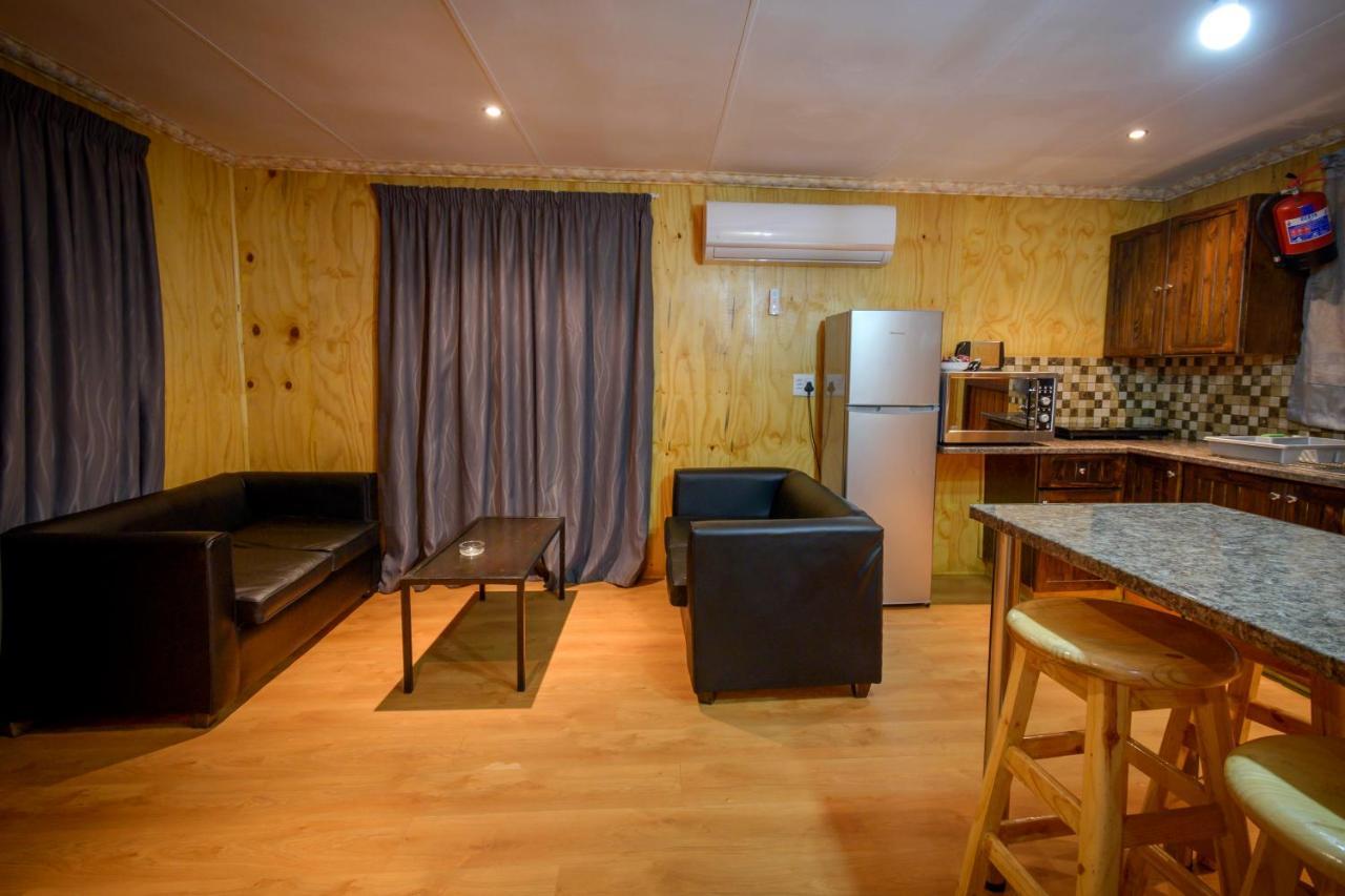 Bains Lodge Bloemfontein Extérieur photo