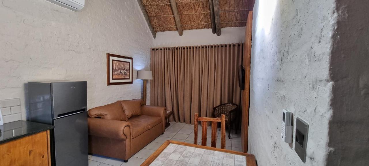 Bains Lodge Bloemfontein Extérieur photo