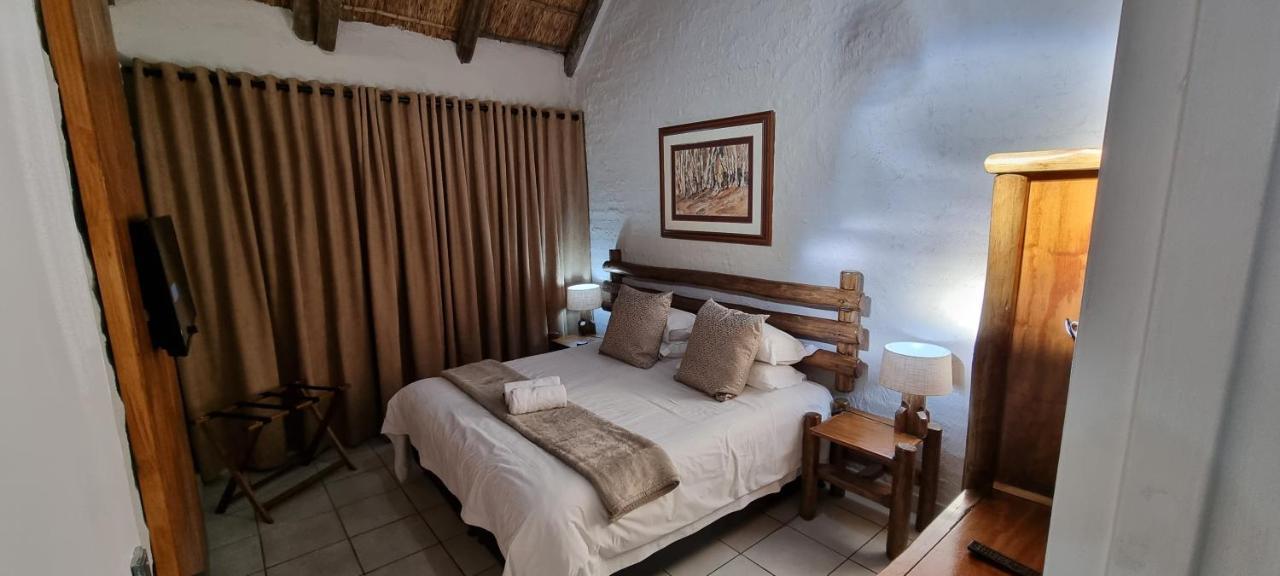 Bains Lodge Bloemfontein Extérieur photo