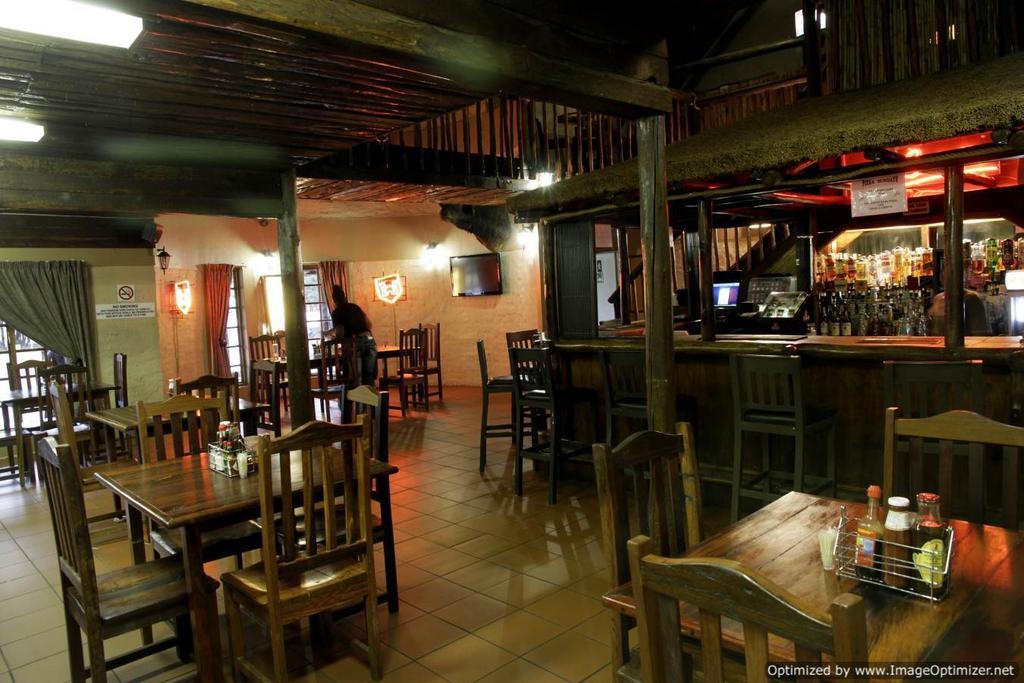 Bains Lodge Bloemfontein Extérieur photo