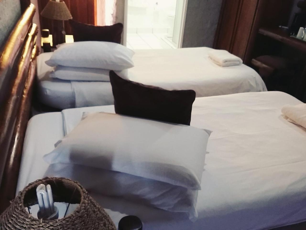 Bains Lodge Bloemfontein Extérieur photo