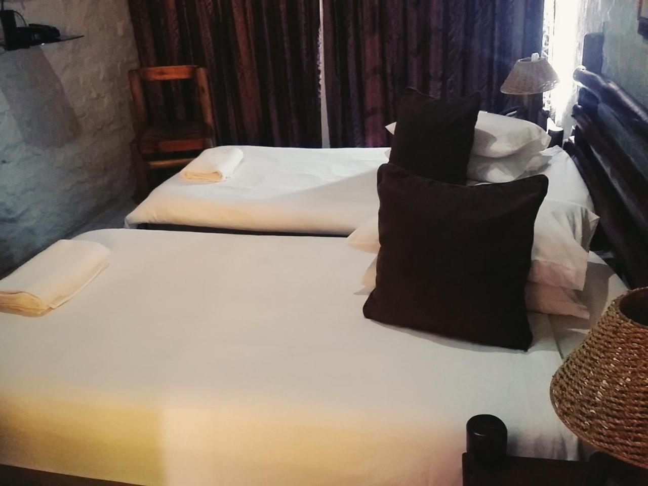 Bains Lodge Bloemfontein Extérieur photo