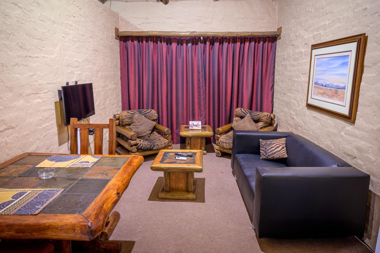 Bains Lodge Bloemfontein Extérieur photo