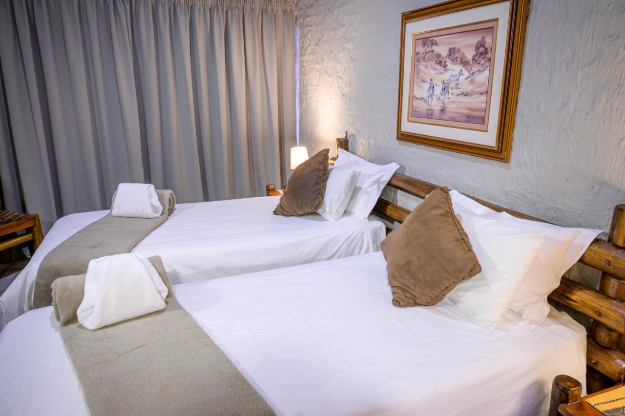 Bains Lodge Bloemfontein Extérieur photo